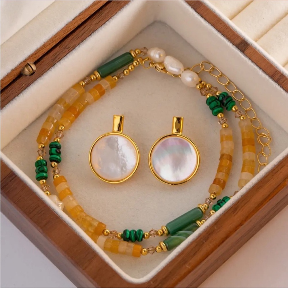 ◾️18k Gold Plated Round White Abalone Shell Stud Earrings